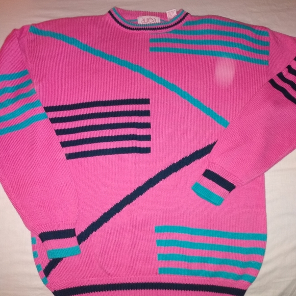 Aura Sweaters - Retro Sweater Size M